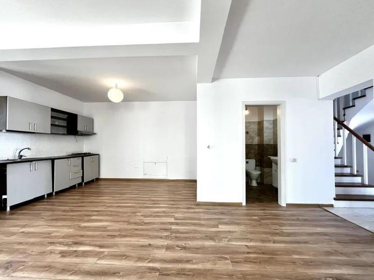 Duplex cu 5 camere cu Canalizare în Giroc