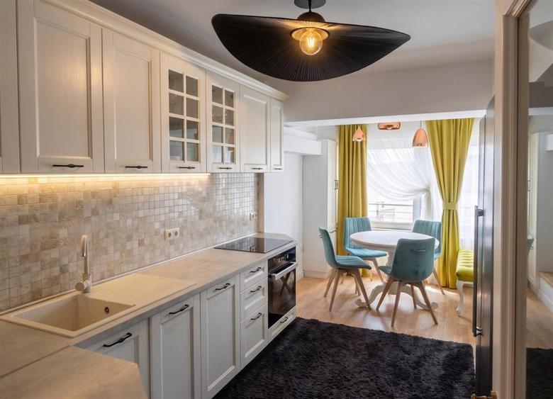 Apartament cu 3 camere decomandat, mobilat în Burdujeni