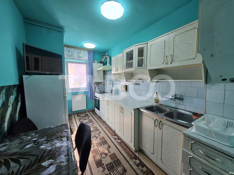 Apartament cu 3 camere decomandat, mobilat în Vasile Aaron