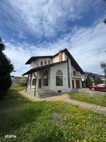 Casă cu 6 camere cu Teren 1000 Mp în Central