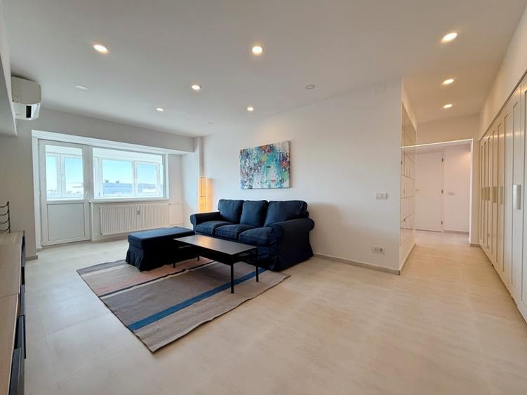 Apartament cu 3 camere semidecomandat, mobilat în 1 Mai