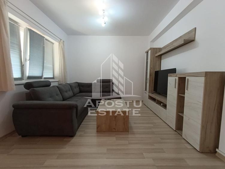 Apartament cu 3 camere semidecomandat, mobilat în Bucovina