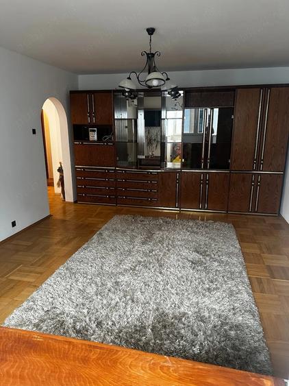 Apartament cu 3 camere decomandat în Nerva Traian
