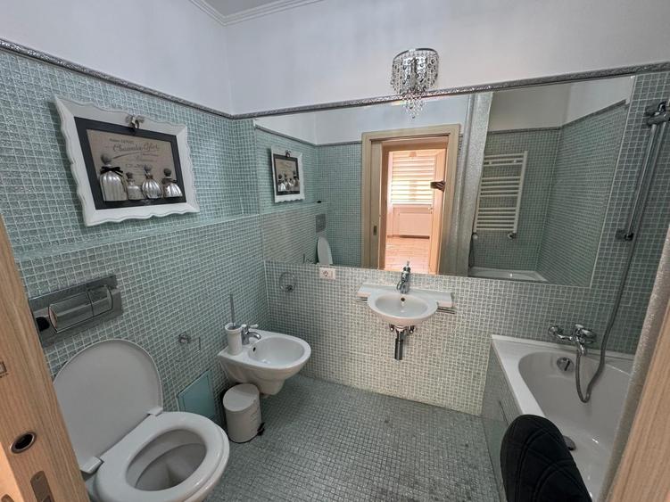 Apartament cu 4 camere decomandat în Ultracentral