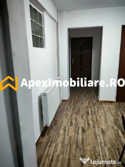Apartament cu 3 camere decomandat în Tei