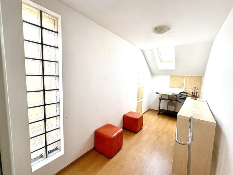 Casă cu 4 camere în Sântandrei