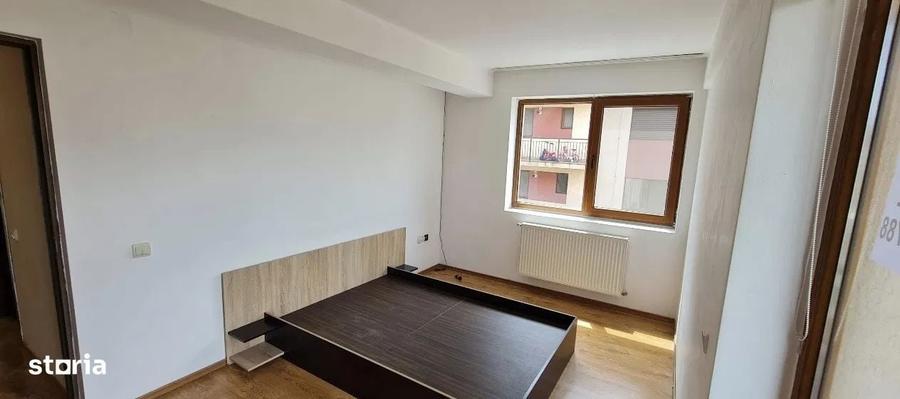 Apartament cu 3 camere semidecomandat în Florești