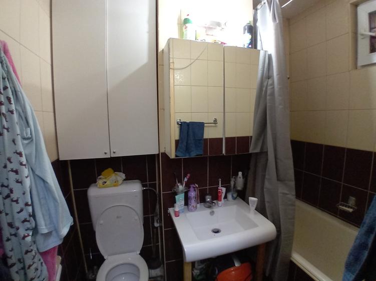 Apartament cu 3 camere decomandat în Berceni