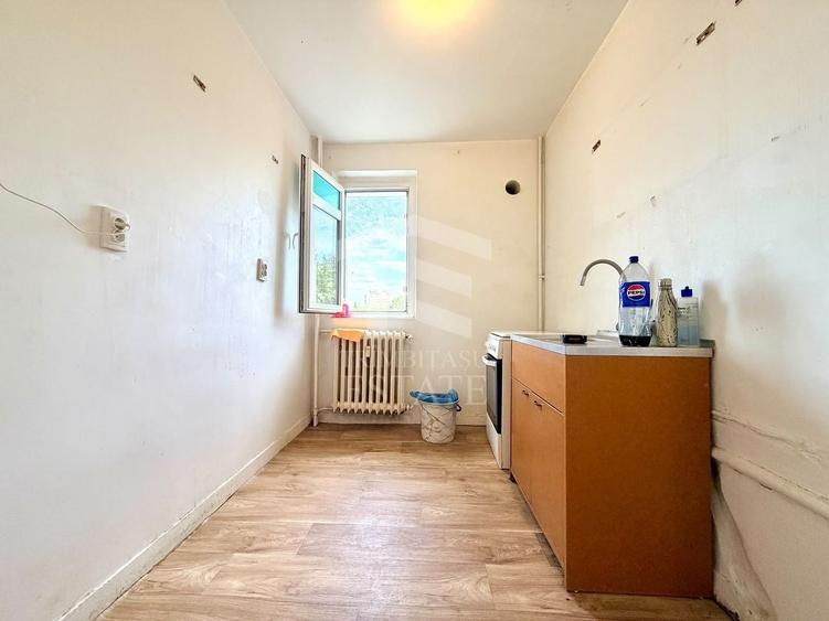 Apartament cu 3 camere semidecomandat în Titan