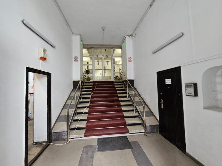 Apartament cu 3 camere semidecomandat în Națiunile Unite