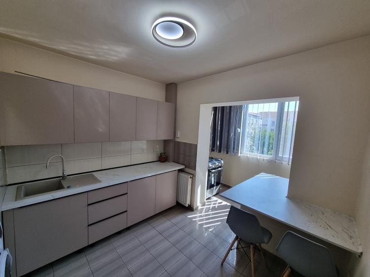 Apartament cu 2 camere decomandat în Girocului