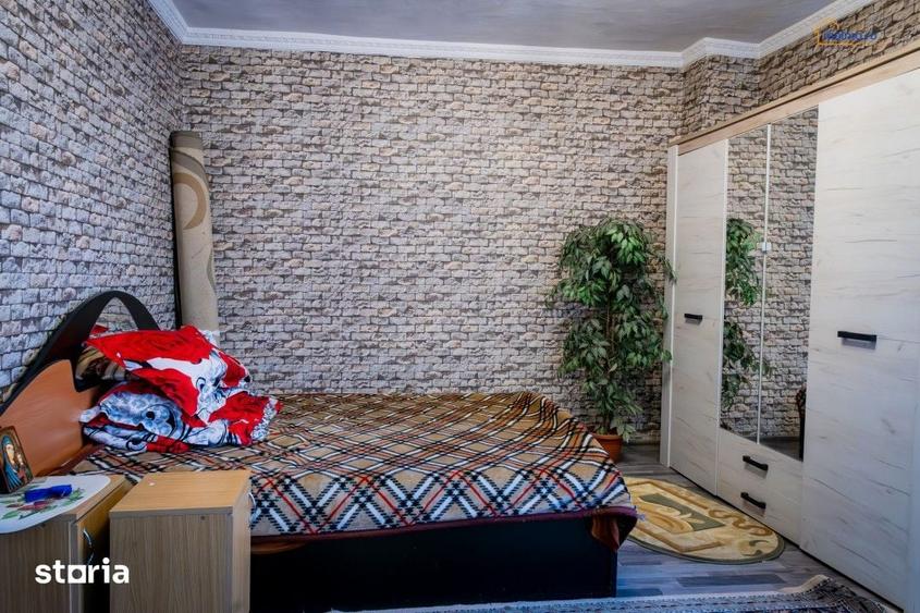 Casă cu 7 camere cu Teren 1834 Mp în Coman