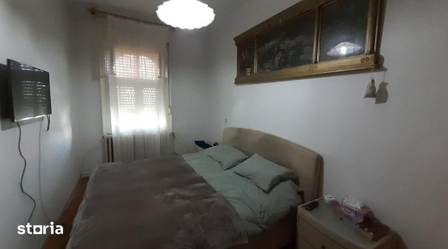 Casă cu 8 camere cu Canalizare în Tipografilor