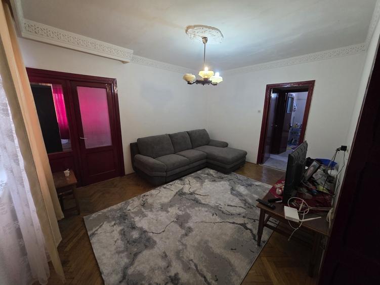 Apartament cu 4 camere decomandat în Central