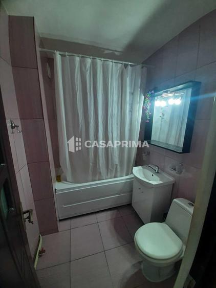 Apartament cu 2 camere semidecomandat în Podu Roș