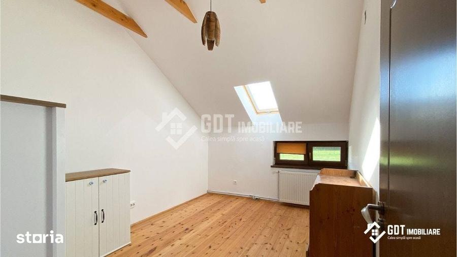 Casă cu 4 camere cu Teren 2926 Mp în Slimnic