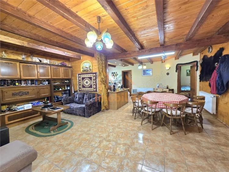 Casă cu 6 camere cu Teren 1761 Mp în Izlaz