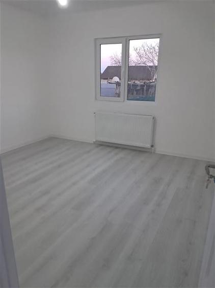 Casă individuală cu 5 camere cu Canalizare în Lumina