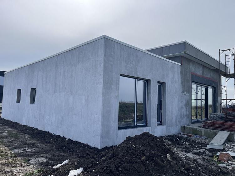 Casă cu 4 camere cu Teren 555 Mp în Torontalului