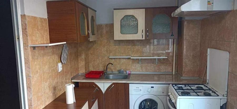 Garsonieră decomandată în Baza 3