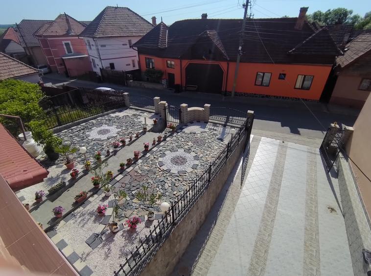 Casă individuală cu 4 camere cu Canalizare în Central