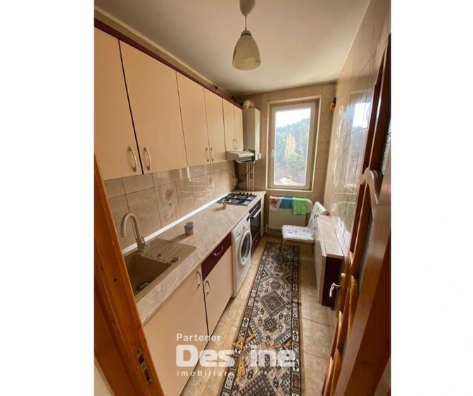 Apartament cu 4 camere semidecomandat, mobilat în Central