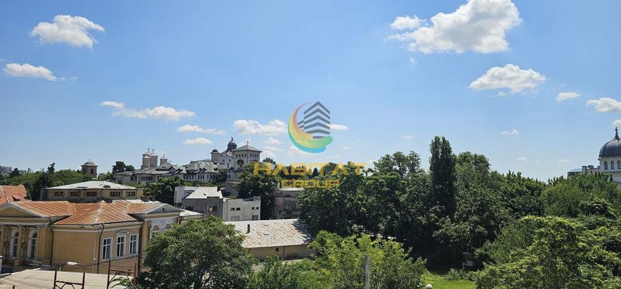 Apartament cu 4 camere decomandat în Mitropolie
