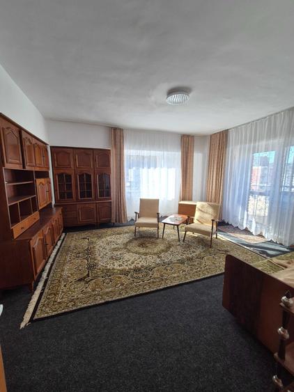 Apartament cu 2 camere semidecomandat în Centrul Civic