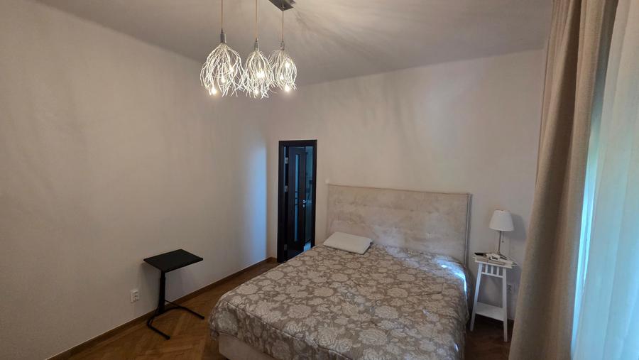 Apartament cu 3 camere decomandat în Armeneasca
