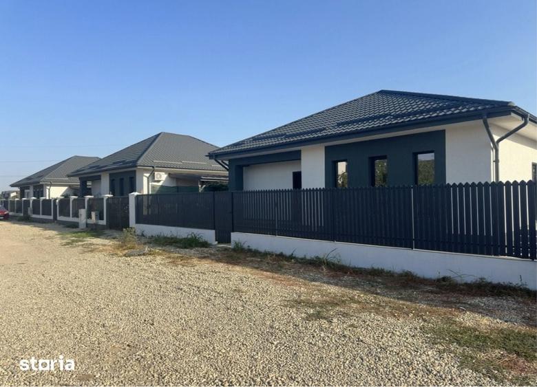 Casă cu 5 camere cu Teren 300 Mp în Central