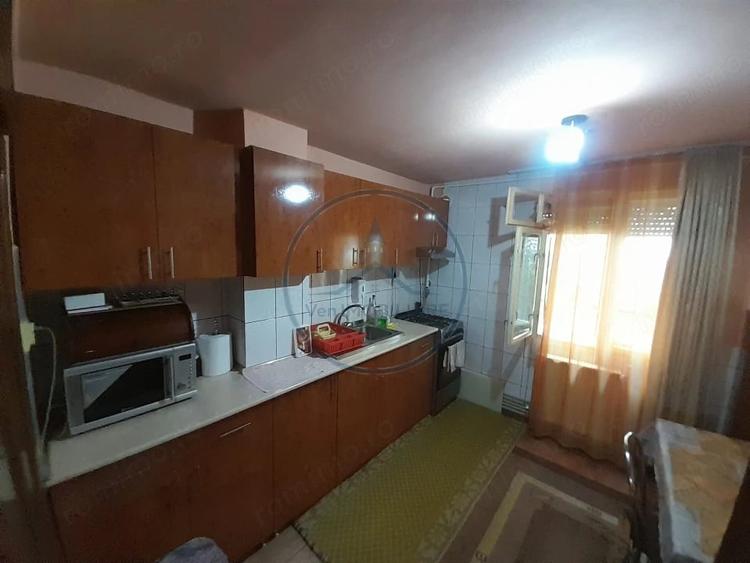 Apartament cu 4 camere decomandat în Central