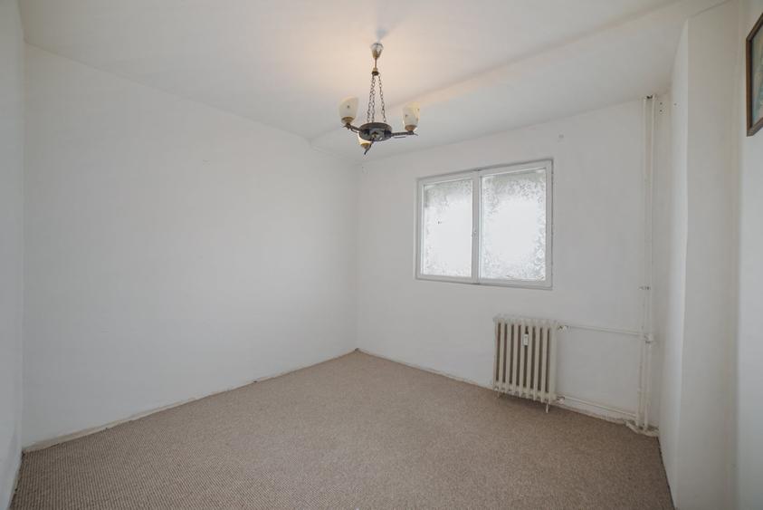 Apartament cu 4 camere decomandat în Colentina