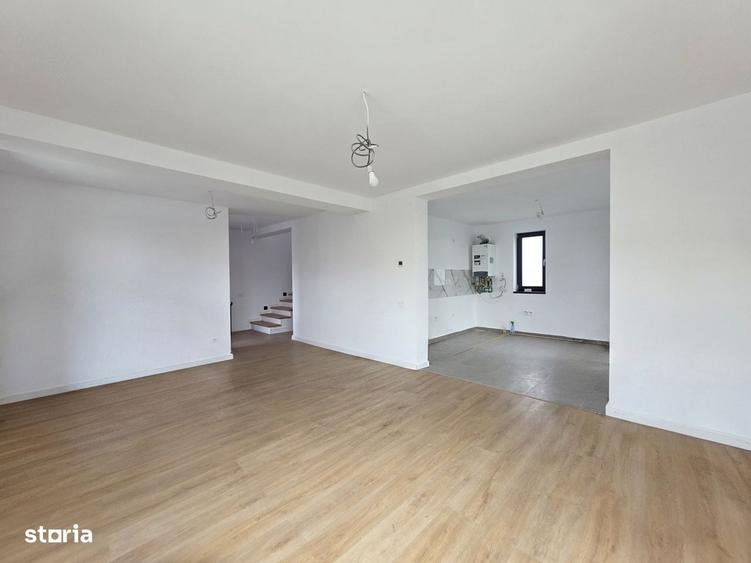 Casă cu 4 camere cu Teren 335 Mp în IAR