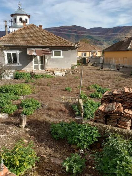 Casă cu 3 camere în Subcetate
