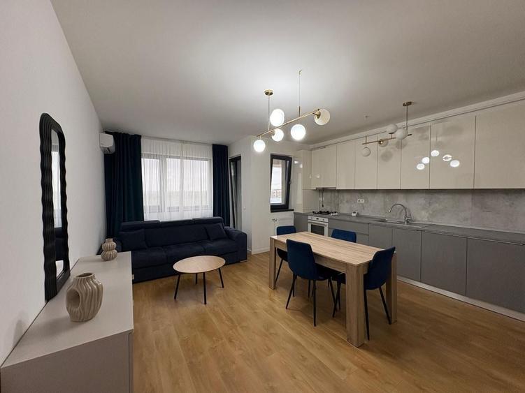 Apartament cu 3 camere decomandat, mobilat în Central