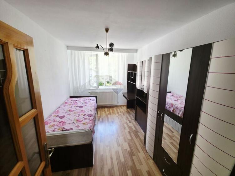 Apartament cu 3 camere decomandat, mobilat în Dărmănești