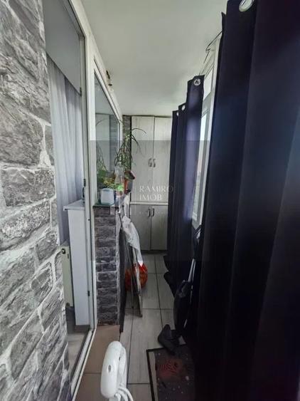 Apartament cu 3 camere decomandat în Brâncoveanu