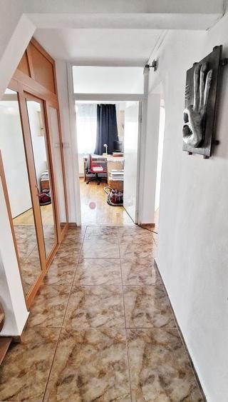 Apartament cu 3 camere decomandat, mobilat în Județean