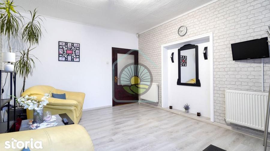 Casă cu 3 camere decomandat cu Canalizare în Florilor
