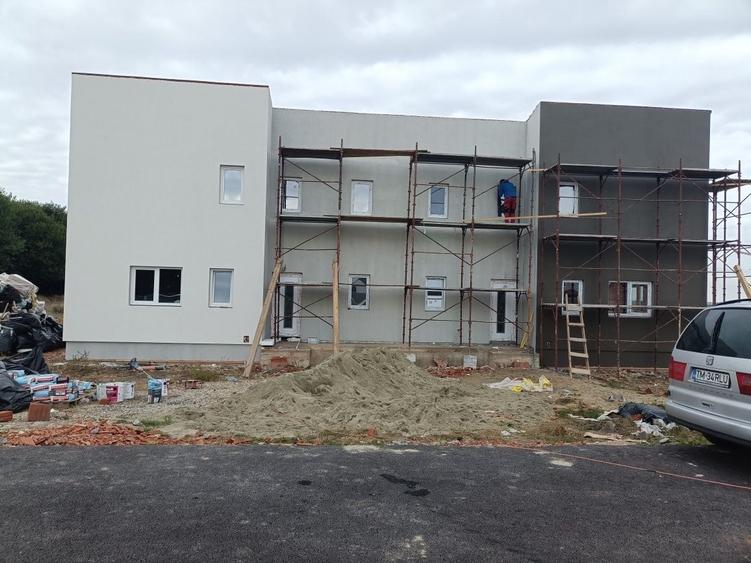 Casă cu 4 camere în Dumbrăvița