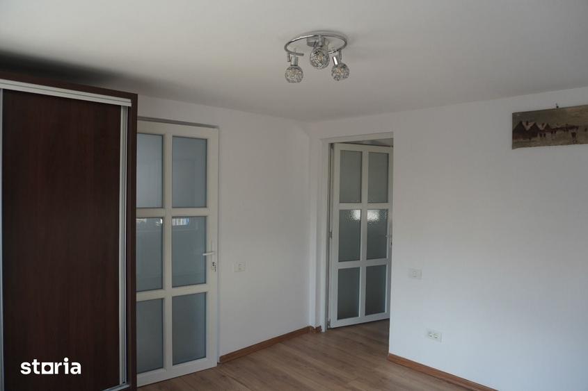 Casă cu 8 camere cu Teren 380 Mp în Snagov