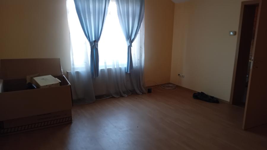 Casă individuală cu 7 camere cu Teren 1551 Mp în Brazi