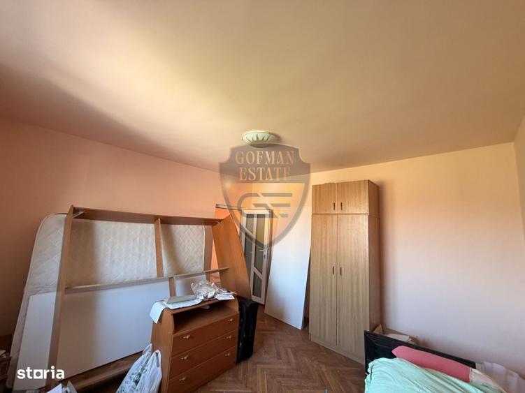 Casă cu 4 camere în Central