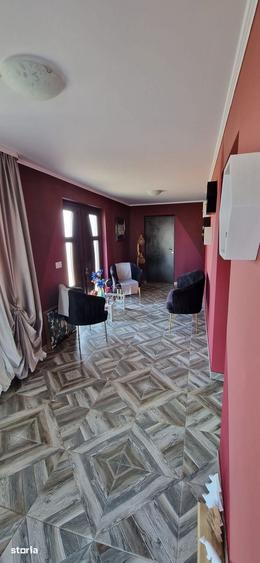 Casă cu 5 camere cu Teren 1400 Mp în Baia