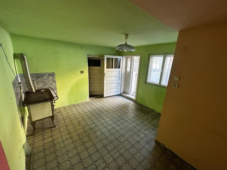 Casă cu 2 camere cu Teren 350 Mp în Central