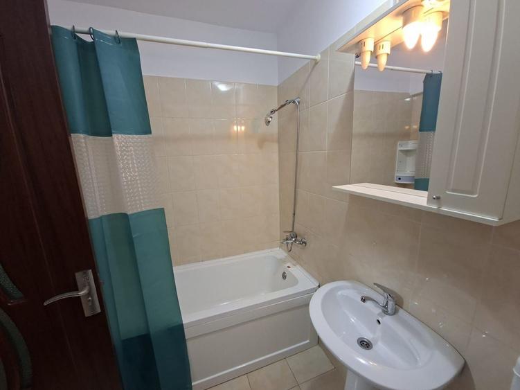 Apartament cu 3 camere decomandat, mobilat în Drumul Taberei