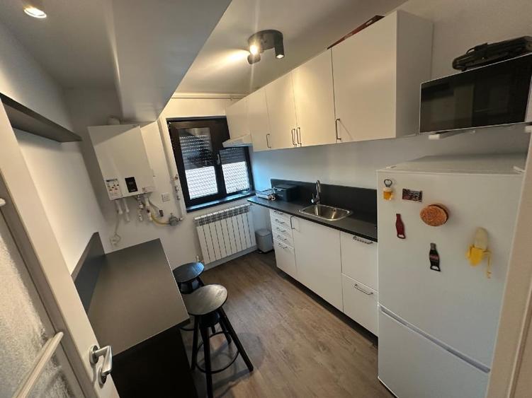Apartament cu 2 camere semidecomandat, mobilat în Central