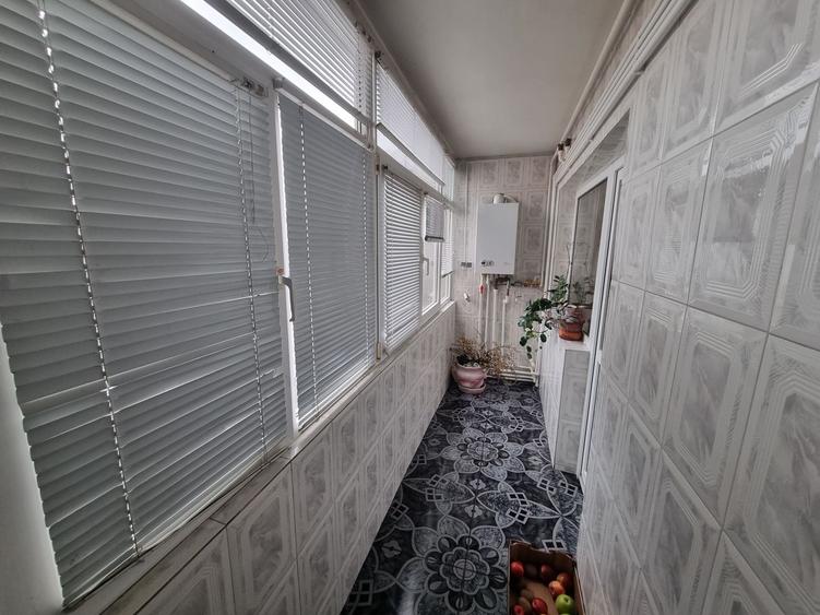 Apartament cu 4 camere decomandat, mobilat în Faleza Nord