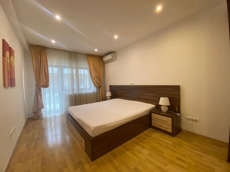 Apartament cu 3 camere semidecomandat, mobilat în Pipera