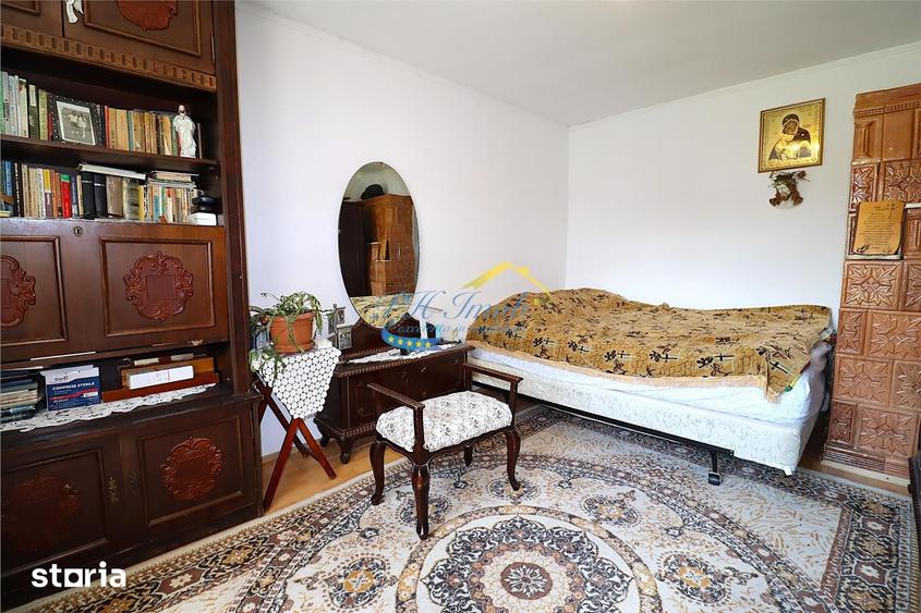 Casă cu 4 camere cu Teren 2215 Mp în Central